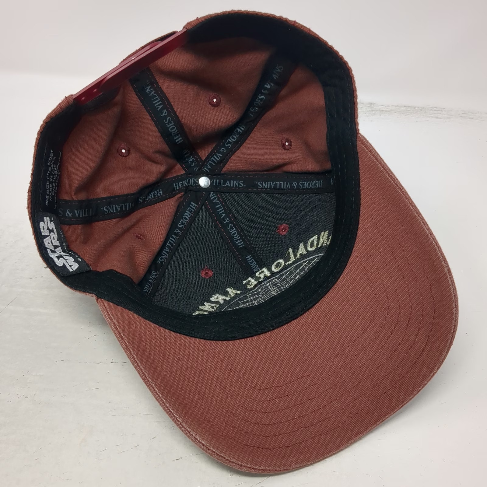 Heroes & Villains Snapback Red One Size Star Wars Mandalorian Mandore Armory Hat — image 7 of 8